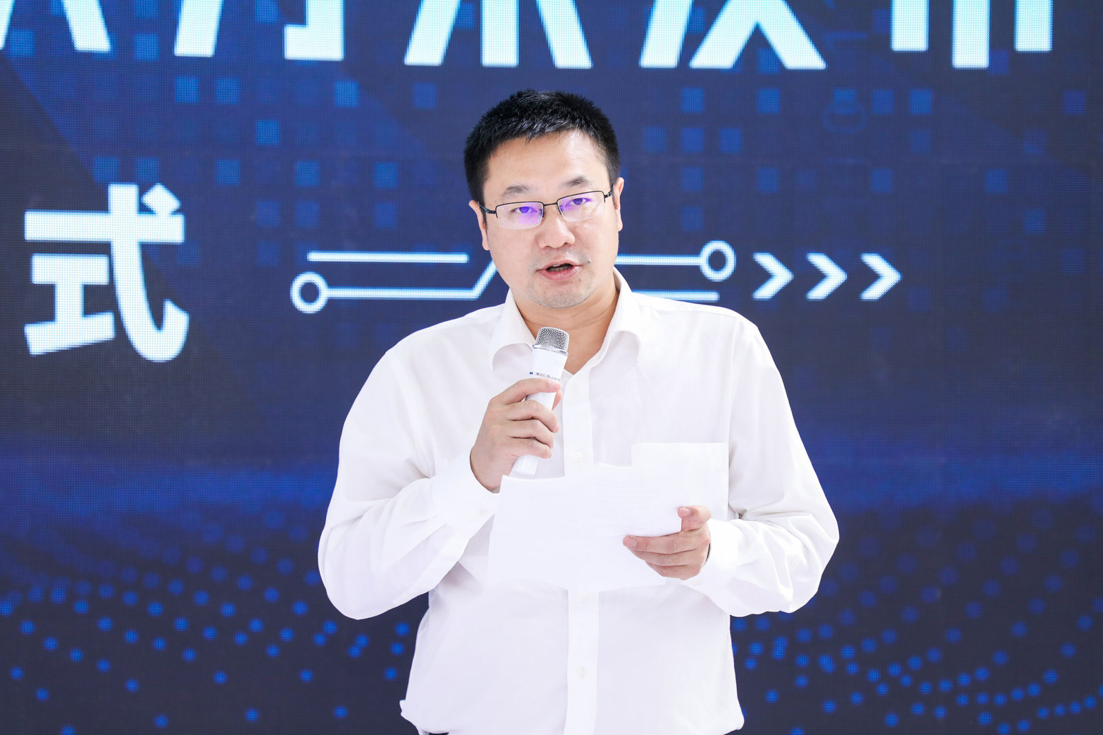 華為數(shù)據(jù)存儲與機器視覺中國區(qū)副總裁蔣伯均.jpg